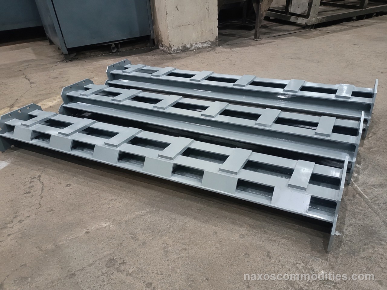 Conveyor and bulk-handling steel